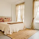 Elegant House Moderno No Centro Da 아파트 샤베스