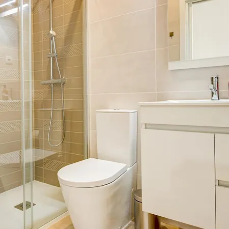 Elegant House Moderno No Centro Da דירה שאבס