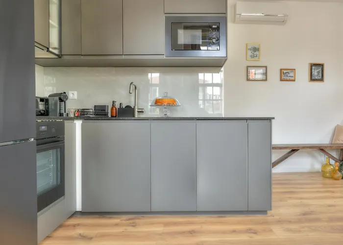 Elegant House Moderno No Centro Da דירה שאבס