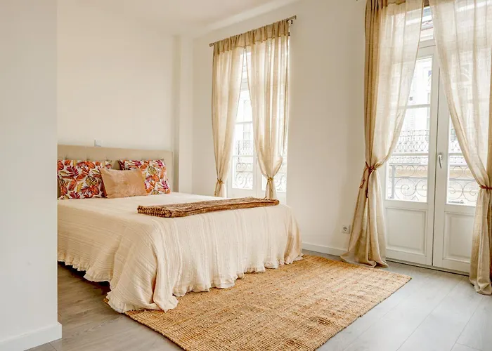 Elegant House Moderno No Centro Da דירה שאבס