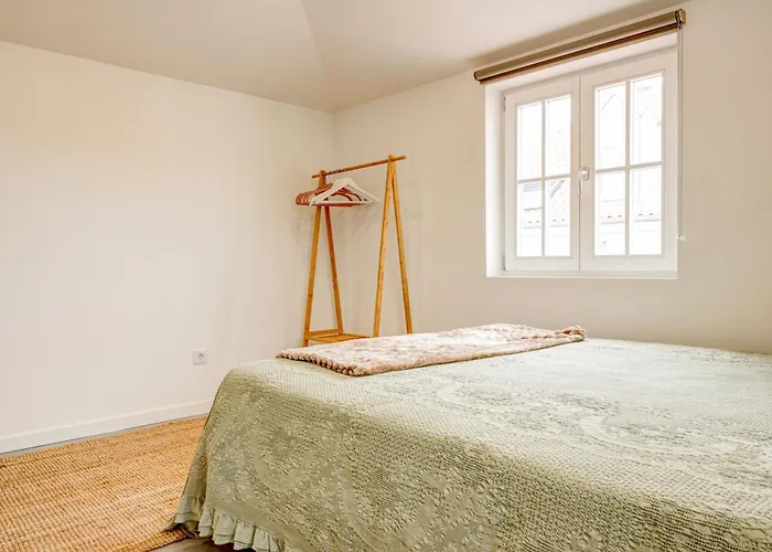 Elegant House Moderno No Centro Da Chaves